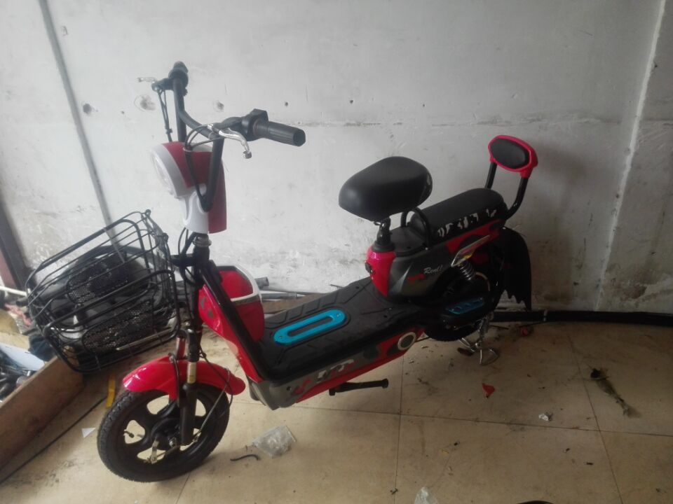 电动车 红色.jpg